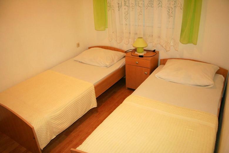 Apartments Mirjana - Stara Novalja Bagian luar foto