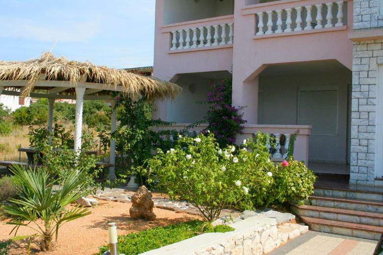 Apartments Mirjana - Stara Novalja Bagian luar foto