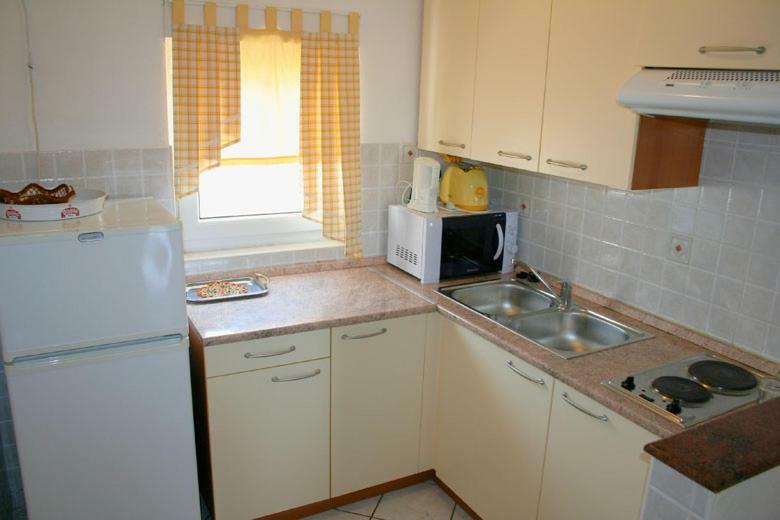 Apartments Mirjana - Stara Novalja Bagian luar foto